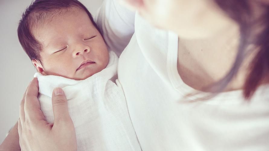 Wenn das Baby schnell atmet, wann sollte man wachsam sein und einen Arzt aufsuchen?