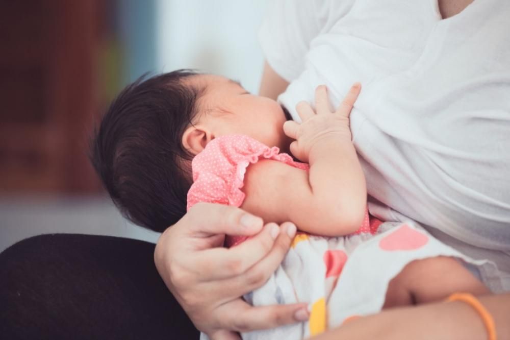 ¡Cómo masajear los senos para que la leche materna sea suave, fácil y sin dolor!