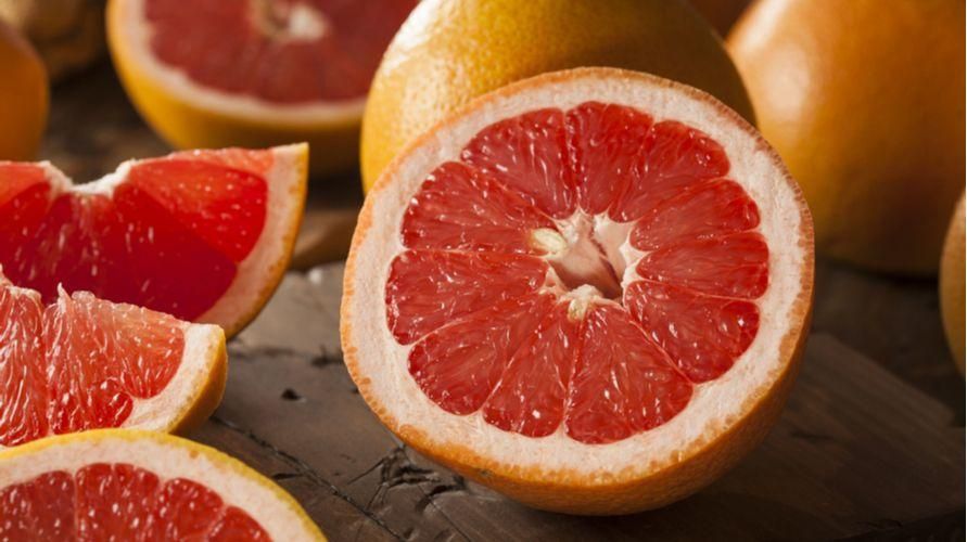 9 beneficios de la toronja, también conocida como pomelo rojo