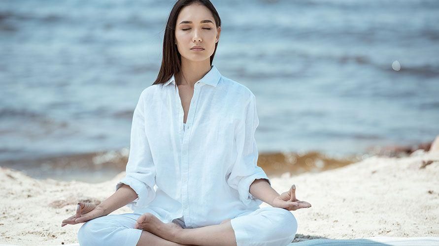 Практикуйте контроль стресу за допомогою Кундаліні-йоги