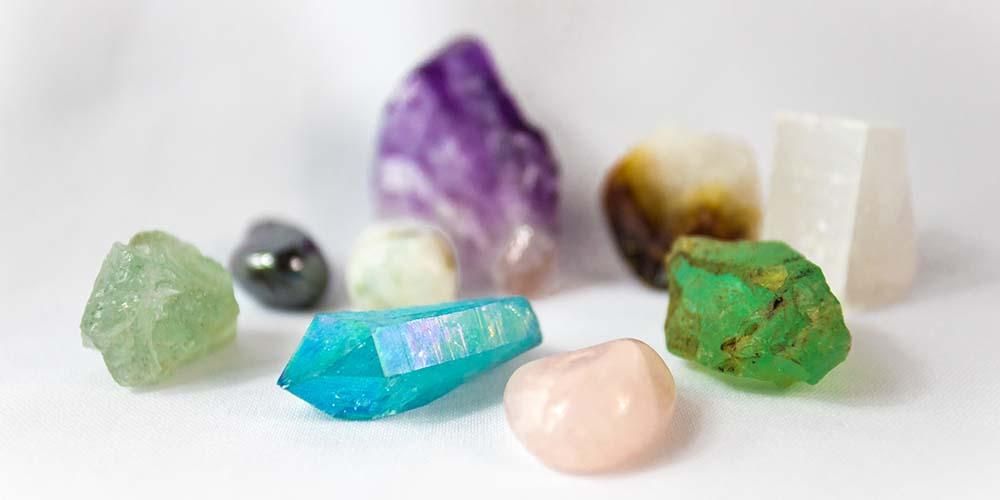 Les pierres de joaillerie sont-elles vraiment puissantes pour la santé ?