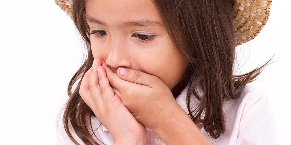 5 acciones de manejo cuando los niños vomitan, los padres deben saber