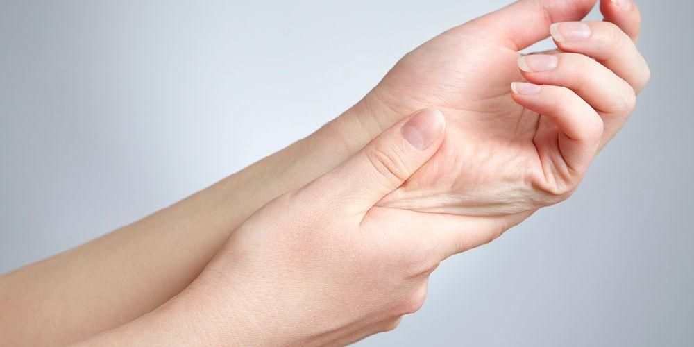 Les premiers soins surmontent les fractures du poignet