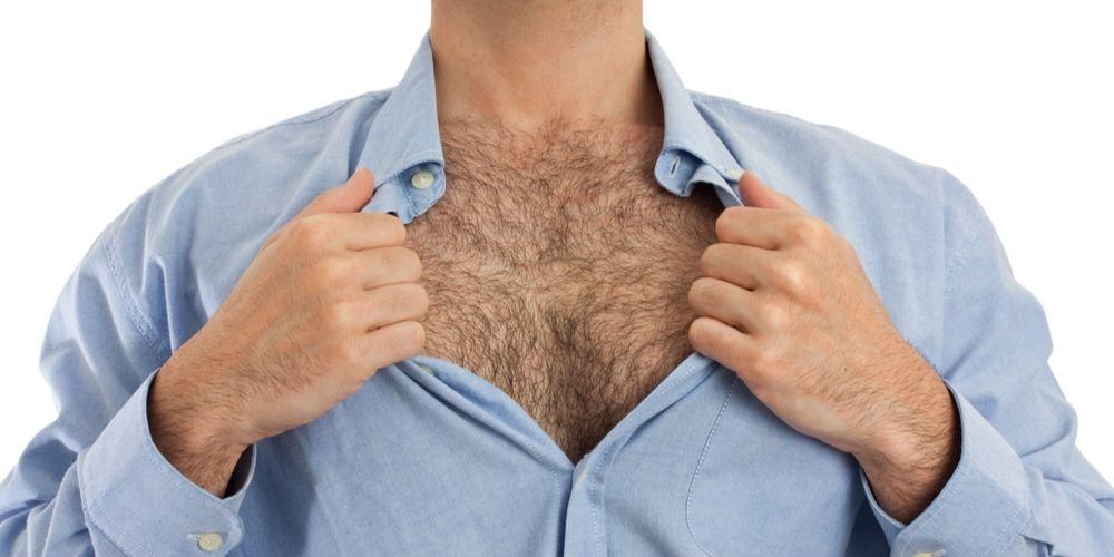 Як видалити волосся на грудях для гладкої шкіри