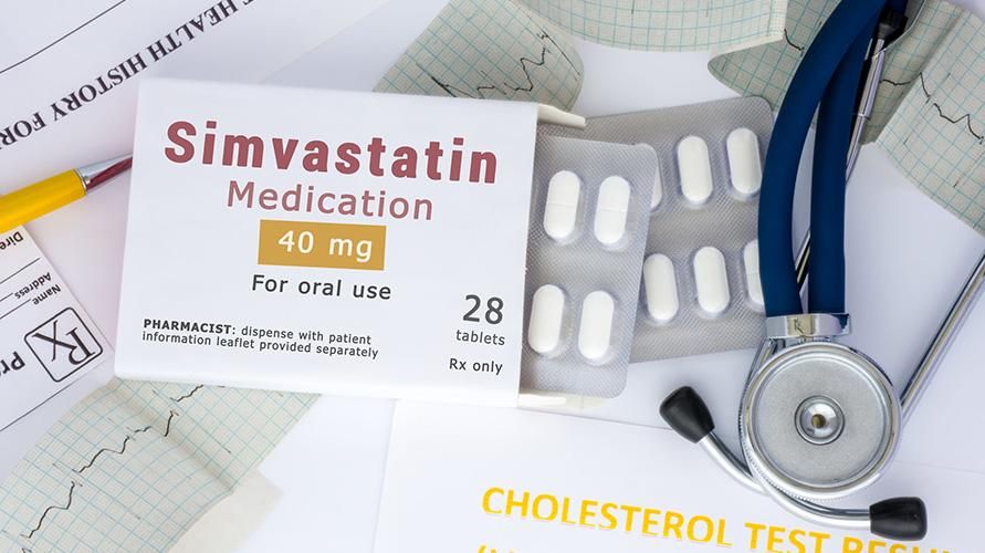 Aunque ayuda a reducir el colesterol, vale la pena conocer estos efectos secundarios de la simvastatina