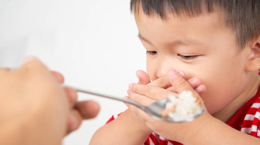 아픈 아이들이 먹지 않는 것을 극복하는 10가지 방법