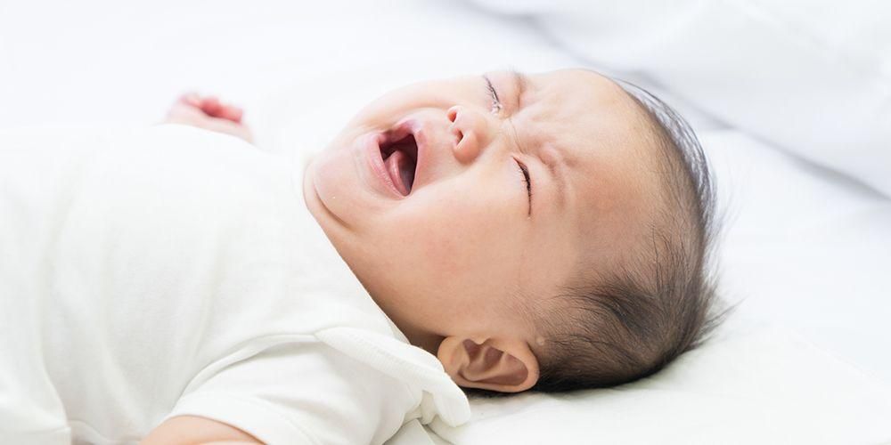 Які симптоми правця у немовлят?