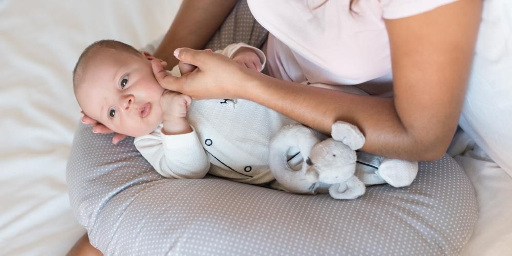 Це поради щодо вибору подушки для грудного вигодовування, щоб грудне вигодовування і ваш малюк відчували себе комфортно