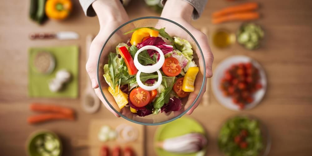 Este salata de legume bună pentru o dietă? Acesta este un meniu sănătos unificat și asortat