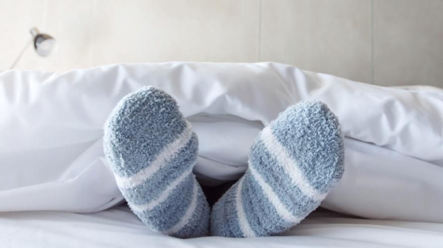 5 преимуществ сна в носках для здоровья